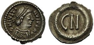 obverse: Giustino II (565-578), 250 nummi, Ravenna, 565-578 d.C.; AR (g 0,72; mm 12; h 6); D N IVSTI - NVS PP AV, busto a d. diademato e drappeggiato; Rv. Grande C N entro corona. DOC 213; Sear 411.
spl.Justinus II (565-578), 250 Nummus, Ravenna, AD 565-578; AR (g 0,72; mm 12; h 6); D N IVSTI - NVS PP AV, bust r. diademed and draped r.; Rv. Large C N in a wreath. DOC 213; Sear 411.
Extremely fine.