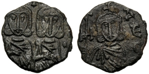 obverse: Costantino V con Leone IV (741-775), Follis, Siracusa, c. 757-775 d.C.; AE (g 2,48; mm 19; h 6); Busti coronati di Costantino V e Leone IV frontali, indossano clamide e reggono akakia; sopra +, a s., [K], a d., [Λ / E / O / N], Rv. Busto coronato di Leone III frontale, indossa clamide e regge croce; a s., [Λ / E / O / N], a d., Δ / E / C. Spahr 335; Anastasi 437; Sear 1569; DOC 19.
Patina verde. bb+.Constantinus V with Leo IV (741-775), Follis, Syracuse, AD 757-775; AE (g 2,48; mm 19; h 6); Coronated busts of Constantinus V and leo IV facing, holding chlamys and holding akakia; above, +, at l., [K], at r., [Λ / E / O / N], Rv., coronated bust of Leo III facing, wearing chlamys and holding cross; at l., [Λ / E / O / N], at r., Δ / E / C. Spahr 335; Anastasi 437; Sear 1569; DOC 19.
Green patina. Good very fine.