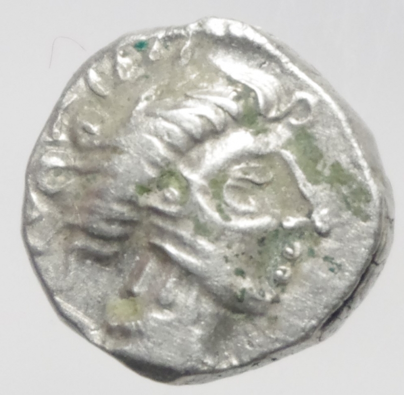 obverse: Mondo Greco. Celti. Gallia Cisalpina. Insubri. III-II Sec. a.C. Dracma, imitazione del tipo massaliota. Ag. D/ Testa di Artemide a destra. R/ Leone stilizzato gradiente a destra. Peso 2,96 gr. Diametro 15,00 mm. BB+