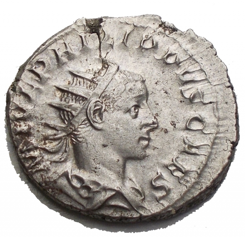 obverse: Impero Romano - Filippo II come cesare (Filippo I 244-249) Antoniniano Roma 244-246 d.C. AR g 4,22; mm 22,42. d/ M IVL PHILIPPVS CAES Busto radiato corazzato e drappeggiato a ds. r/ PRINCIPII VVENT Filippo II stante verso sn. con globo e lancia. RIC 218d; C 48. Metallo lucente. Spl-qFdc