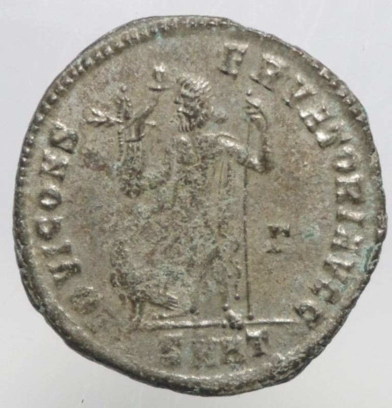 reverse: Impero Romano. Licinio I. 308-324 d.C. Follis ridotto. D/ IMP C VAL LICIN LICINIVS PF AVG Testa laureata verso destra. R/ IOVI CONSERVATORI AVGG il Giove con fulmine e scettro alla sua sinistra aquila. In esergo SM HT. Zecca Eraclea. Peso gr. Diametro 22,28 mm. BB+