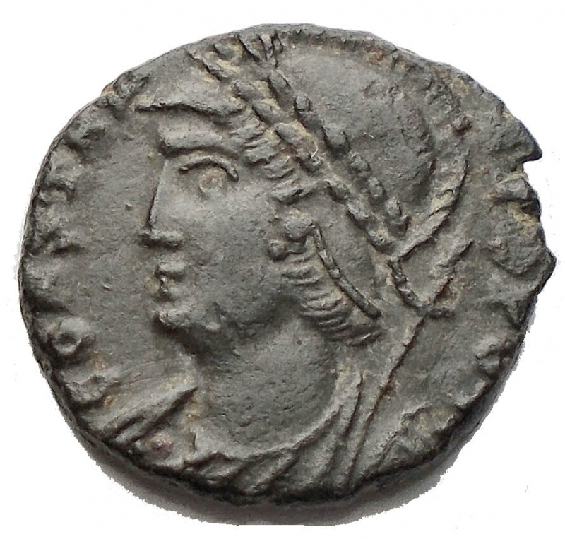 obverse: Impero Romano - Commemorative Series (330-354).  Follis (13,92mm, 1,78g). Constantinople, 330. Helmeted and draped bust of Roma l. R/ Signa between two soldiers, each holding spear and shield. EF/aEF. Good patina