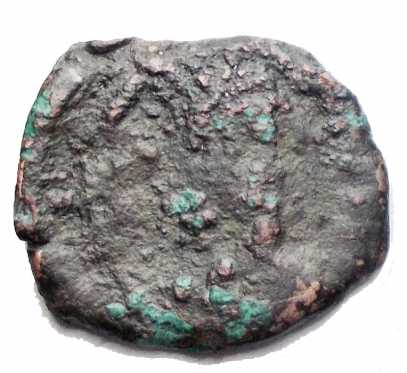 obverse: Impero Bizantino - Giustiniano I. 527-565 d.C.Pentanummo.AE. R/ Grande E con croce nel centro in corona d alloro. Peso 1,87 gr. Diametro 16,09 x 13,9 mm.