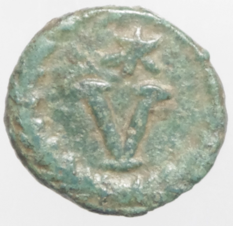 reverse: Bizantini. Giustiniano 527-565 d.C. Pentanummo. Ae. D/ DN IVSTINIANVS PP AVG Busto verso destra. R/ Grande V in corona. Peso 1,43 gr. Diametro 14 mm. BB+. Patina verde.