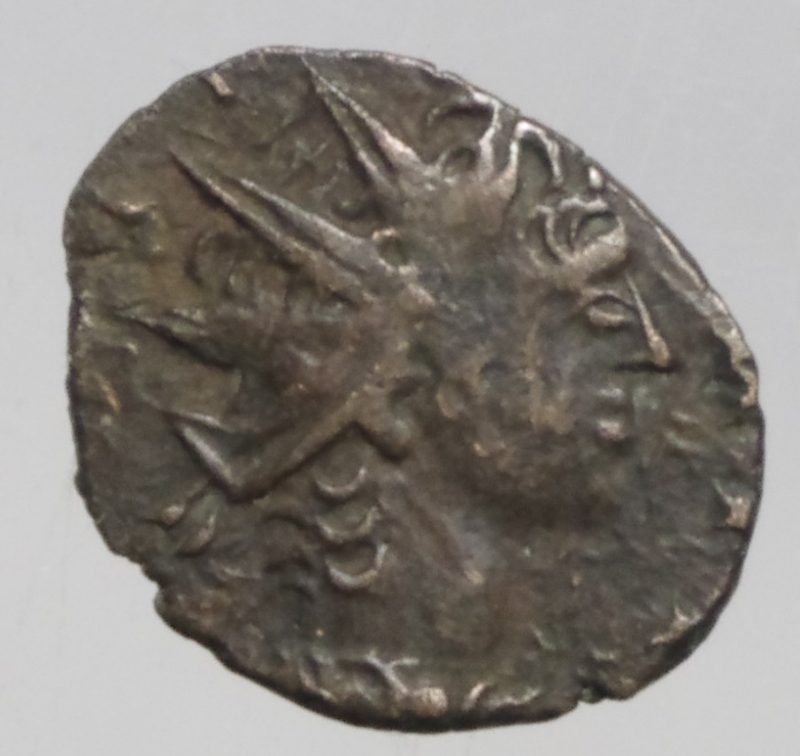 obverse: Monete Barbariche.Imitativa delle monete degli imperatori romano galliche.Peso 0,60 gr.Diametro 12 mm.BB+