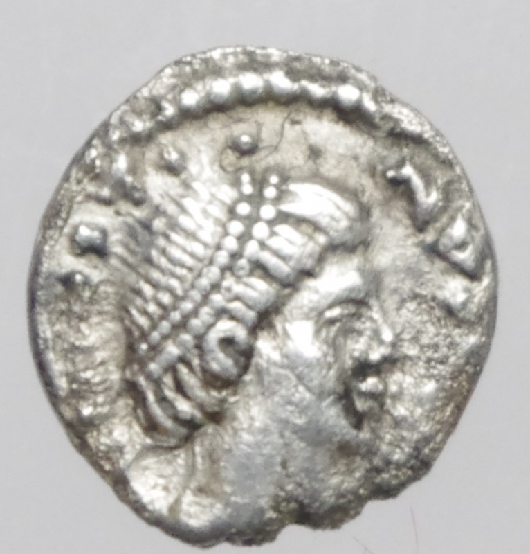 obverse: Barbari. Teodorico. 494-526 d.C. 1/4 di Siliqua a nome di Anastasio. D/ Busto verso destra. R/ Monogramma zecca di ravenna. Ran.251 p.82. Peso 0,70 gr. Diametro 11,42 mm. BB+ RRR.