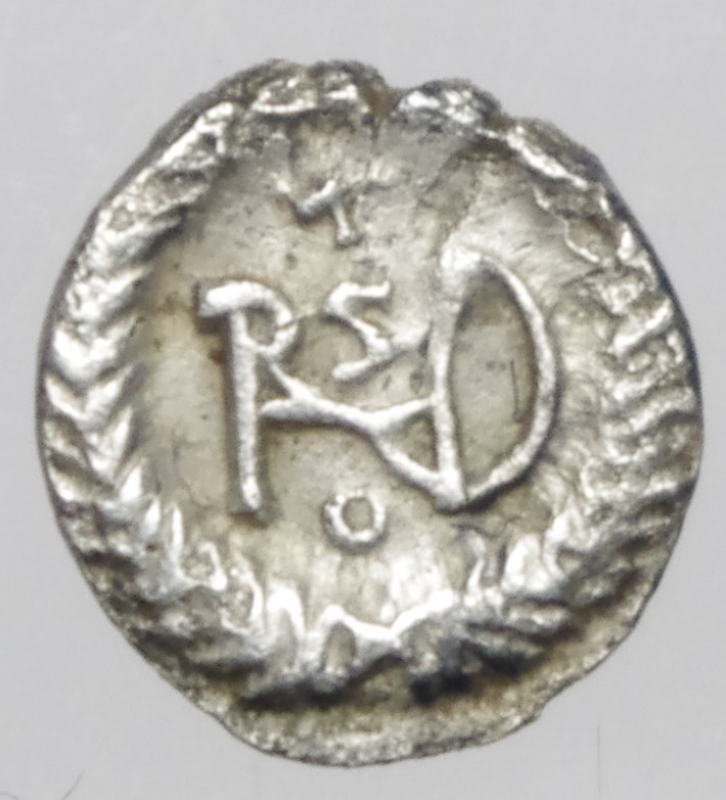 reverse: Barbari. Teodorico. 494-526 d.C. 1/4 di Siliqua a nome di Anastasio. D/ Busto verso destra. R/ Monogramma zecca di ravenna. Ran.251 p.82. Peso 0,70 gr. Diametro 11,42 mm. BB+ RRR.