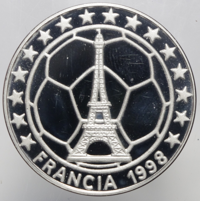 reverse: Repubblica Italiana.Commemorativa in argento dei mondiali di calcio 1998 in Francia.Peso 14,65gr.FDC