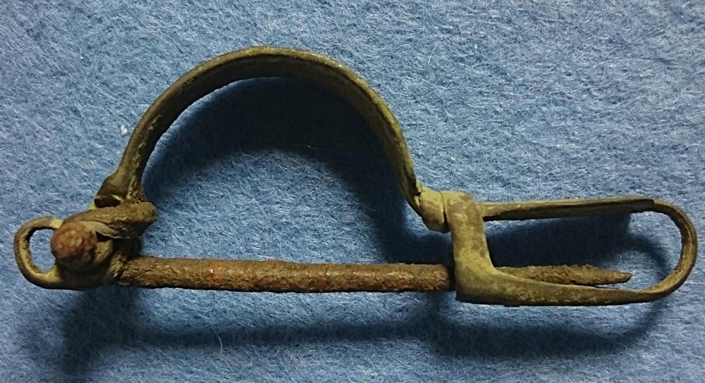 Guttus auction 14: 83 - roman, bronze crossbow fibula, c. 3r.