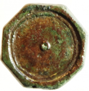 obverse: Bizantini. Peso in Ae ottagonale. Peso 12,00 gr. Diametro 2,70 cm. Ottima Conservazione.