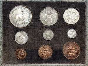 reverse: Sud Africa. George VI (1936-1952).  Set of 9 coins in mint box.        R.  PROOF. Only 800 specimens issued.