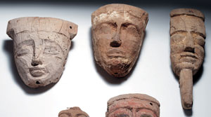 obverse: Quattro maschere egizie Materia e tecnica: legno scolpito, t