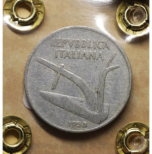 reverse: Repubblica Italiana. 10 Lire 1953. BB+. PERIZIATA