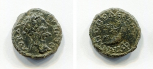 obverse: Septimius Severus (193-211), Pilippopolis. AE Bronze (4,54 gr. – 18 mm.). D.\: laureate head right; R.\:  4 star in crescent moon. BMC 32. qSPL. NC.