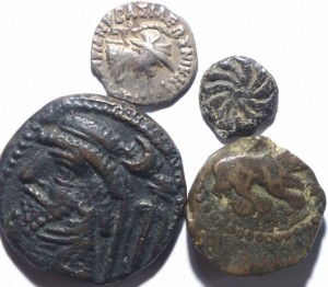 obverse: Lotti.Oriente Antico.Lotto di 4 monete, tra cui una dracma in argernto e una tetradracma in ae, mediamente BB+