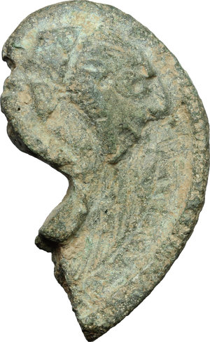 reverse: Frammento di elemento decorativo (cuoriforme?) con due volti, maschile e femminile. Tardo romano