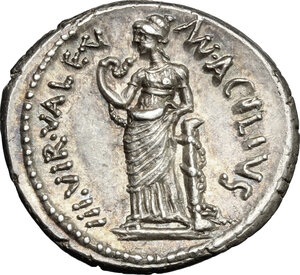 reverse: Man. Acilius Glabrio.. AR Denarius, 49 BC