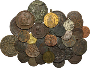 obverse: Lotto di 32 monete di ambito papale. In aggiunta 7 medagliette. Interessante lotto da visionare