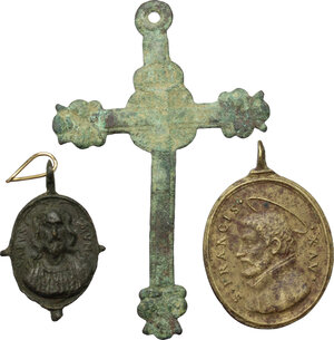obverse: Lot of 3 religious items.  Italy, 18th century.  6.9 cm, 3.8 cm, 3.2 cm