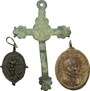 reverse: Lot of 3 religious items.  Italy, 18th century.  6.9 cm, 3.8 cm, 3.2 cm