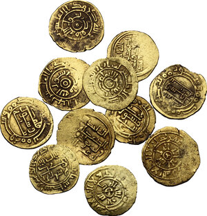 obverse: Messina o Palermo. Lotto di undici (11) per lo più differenti robai in oro di zecca Siciliana. Le monete appartengono al periodo tra Al-Aziz e Al-Munstansir. Alcuni autori (Balog) attribuiscono questi tarì di fattura islamica a Ruggero I