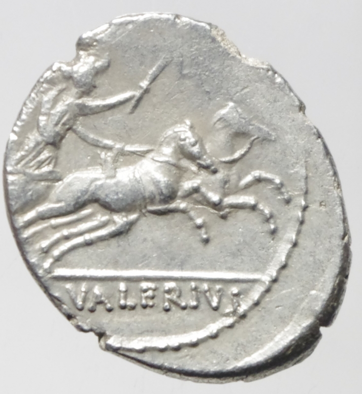 reverse: Repubblica Romana .Valeria .L.VALERIVS ACISCVLVS . Denario . 45 a.C. D/ Testa radiata del Sole, dietro picconcino e ACISCVLVS R/ Luna in biga a d., in ex. L.VALERIVS. Cr.474/5. Peso 3,33g. Diametro 19mm. Molto rara. BB+