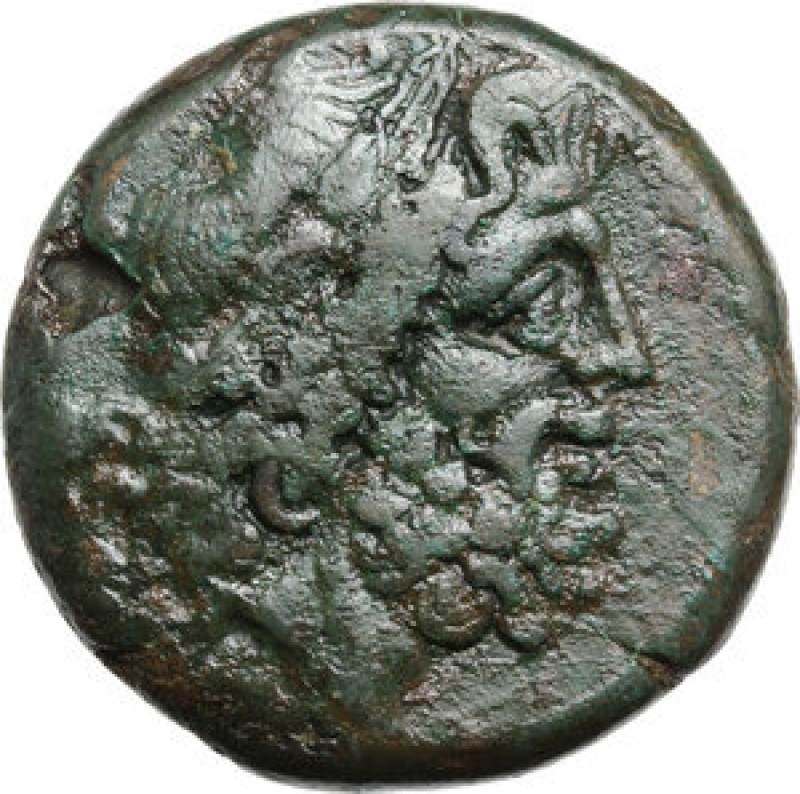 obverse: Mondo Greco -Northern Apulia, Teate.AE Nummus, 225-200 BC.Head of Zeus of Dodona right, wearing oak wreath./Eagle standing right on thunderbolt; at right, TIATI; in right field, star above N.HN Italy 703. SNG France 1419 var. (no star). SNG Morcom 222 var. (same).AE.31.95 g.31.50 mm.RR.Very rare. A superb example. Dark green patina.Good VF.