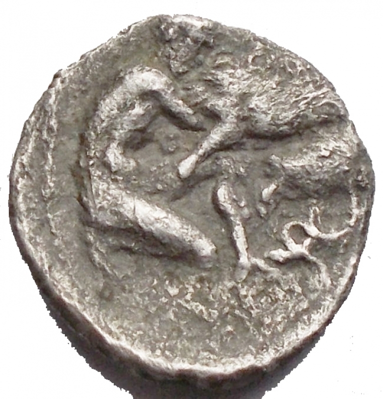 reverse: Mondo Greco -Taranto.Diobolo. 3 Sec a.C.D/ Testa di Athena a destra.R/ Ercole lotta contro il leone Nemeo.AG.g 0,99.mm 11,6 x 11,9. qBB
