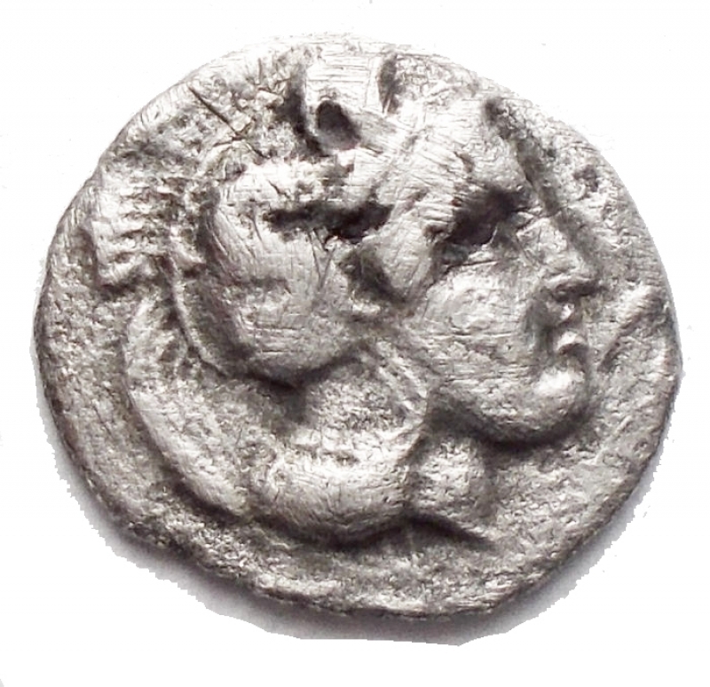 obverse: Mondo Greco - Lucania, Thurium.(IV sec. aC.). Diobolo.D/ Testa di Athena a destra, che indossa elmo decorato con mostro Scilla.R/ Toro cozzante a destra. In esergo: simbolo pesce. AG. g 0,72. qBB
