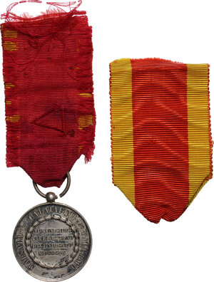 reverse: Medaglia commemorativa della spedizione dei Mille in Sicilia, variante Johnson, completa di nastrino con triscele