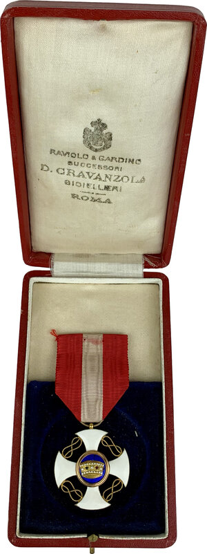 obverse: Vittorio Emanuele III (1900-1943). Croce da cavaliere dell ordine della Corona d Italia, con nastrino originale