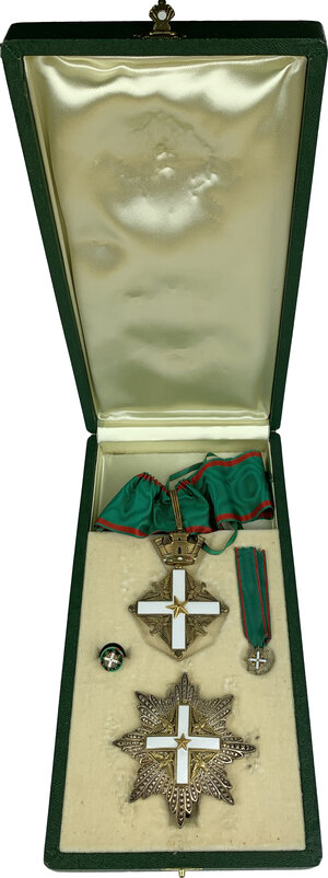 obverse: Ordine al Merito della Repubblica Italiana. Croce d ordinanza con nastro da collo, placca, miniatura e rosetta da occhiello da Grand Ufficiale