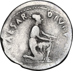 reverse: Augustus (27 BC - 14 AD)  . AR Denarius, Aquillius Florus moneyer, 18 BC