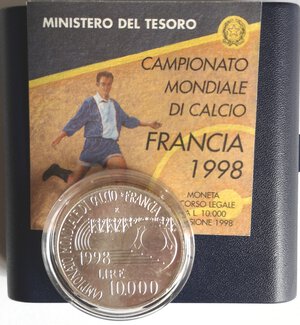 obverse: Repubblica Italiana. 10000 lire celebrative del Campionato Mondiale di Calcio Francia 1998. Ag. 