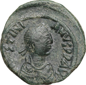 obverse: Justinian I (527-565).. AE 40 Nummi, Constantinople mint