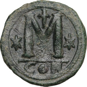 reverse: Justinian I (527-565).. AE 40 Nummi, Constantinople mint