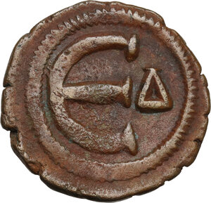 reverse: Justinian I (527-565).. AE 5 Nummi, Constantinople mint