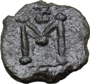 reverse: Constantine IV Pogonatus (668-685). AE Follis, Syracuse mint