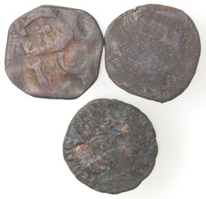 obverse: Napoli. Lotto di 3 monete. 2 monete Ferdinando I d Aragona. 1458-1494. Cavallo. Giovanna con il figlio Carlo. 1516-1519. Sestino. Ae. 