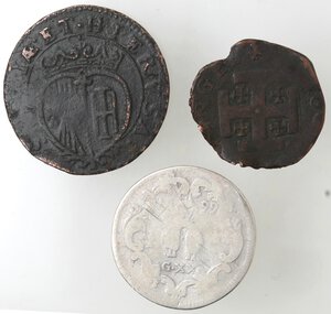 reverse: Napoli. Lotto di 3 monete. Carlo II. 1674-1700. 2 pezzi. Filippo II. 1556-1598. 1 moneta. Ae-Ag. 