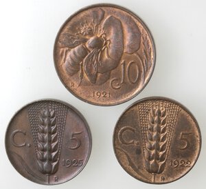 reverse: Vittorio Emanuele III. 1900-1943. Lotto di 3 monete. 10 Centesimi Ape 1921. 5 Centesimi Spiga 1922 e 1925. Ae. 