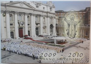 obverse: Vaticano. Roma. Benedetto XVI. 2005-2013. Joseph Aloisius Ratzinger. 2 Euro 2010 con francobolli commemorativi dell  Anno Sacerdotale. 