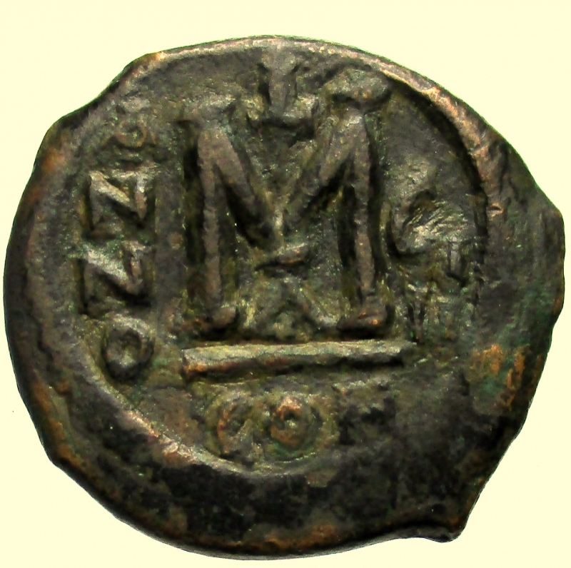 reverse: Bizantini Giustino II e Sofia. 565-578 d.C. Follis. 