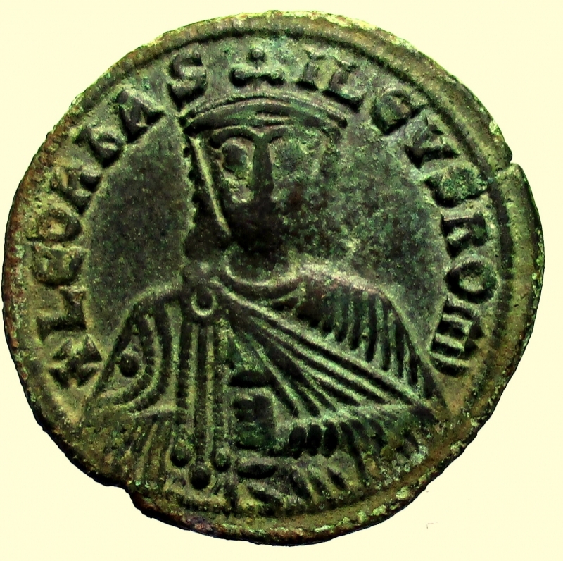 obverse: Bizantini. LEO VI. 866-912 d.C. AE Follis 
