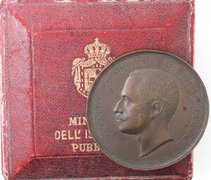 obverse: Medaglie. Vittorio Emanuele III. 1900-1943. Medaglia celebrativa del Ministero della Pubblica Istruzione. Ae. 