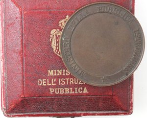reverse: Medaglie. Vittorio Emanuele III. 1900-1943. Medaglia celebrativa del Ministero della Pubblica Istruzione. Ae. 