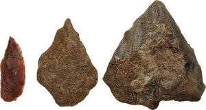 obverse: Lot of 3 Neolithic stone chisels.  Different sizes and materials.  Libya, c. 500.000-300.000 BC