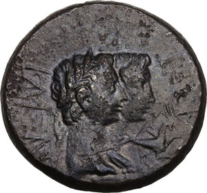 reverse: Augustus (27 BC - 14 AD) with Rhoemetalces I (11 BC - 12 AD) and Pythodoris.. AE 26 mm, Spaion mint (Thrace), 11 BC-12 AD