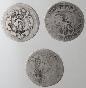 reverse: Napoli. Carlo II. 1674-1700. Lotto di 3 monete. Carlino 1690 (NC), 1699 (NC) e 1700 (Raro). Ag. 