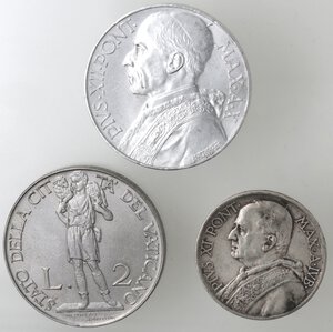 obverse: Vaticano. Pio XI e Pio XII. Lotto di 3 monete. 5 Lire 1933-34, 10 Lire 1948 e 2 Lire 1941. Ag-Ac-Ni. 